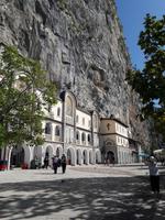 Kloster Ostrog &ndash; &copy; Walburga Lindner (Eberhardt TRAVEL)