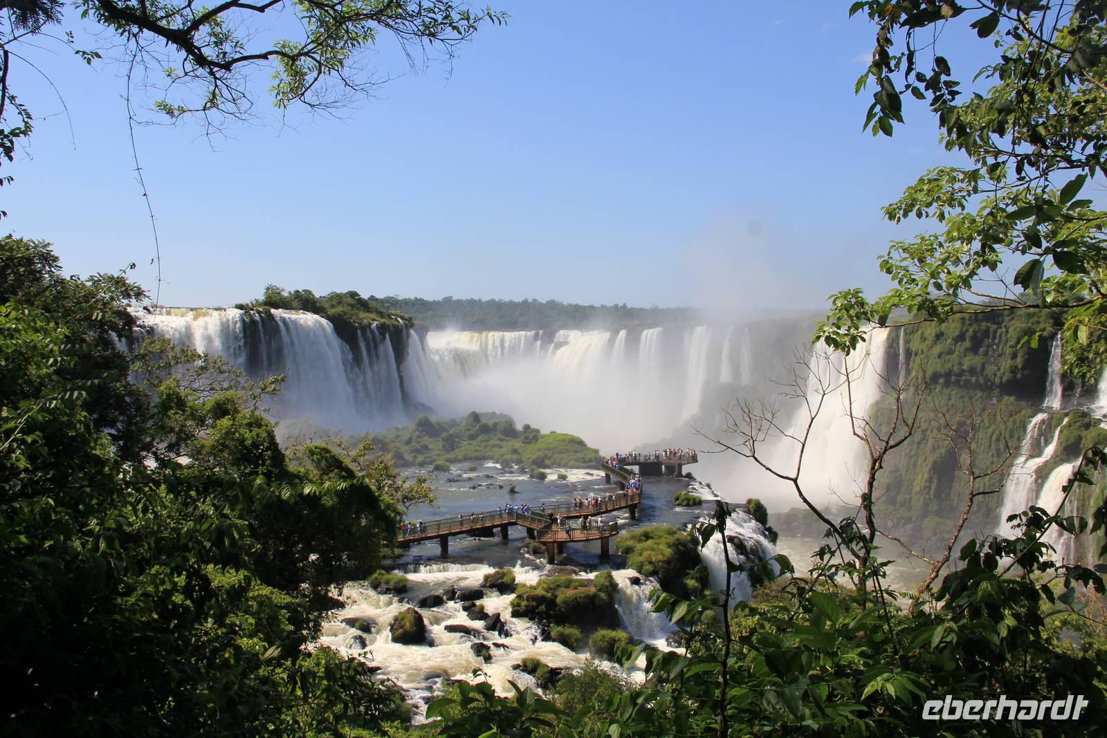 Iguazú-Wasserfälle - ein atemberaubendes Panorama &ndash; &copy; Sylvia Ott (Eberhardt TRAVEL)