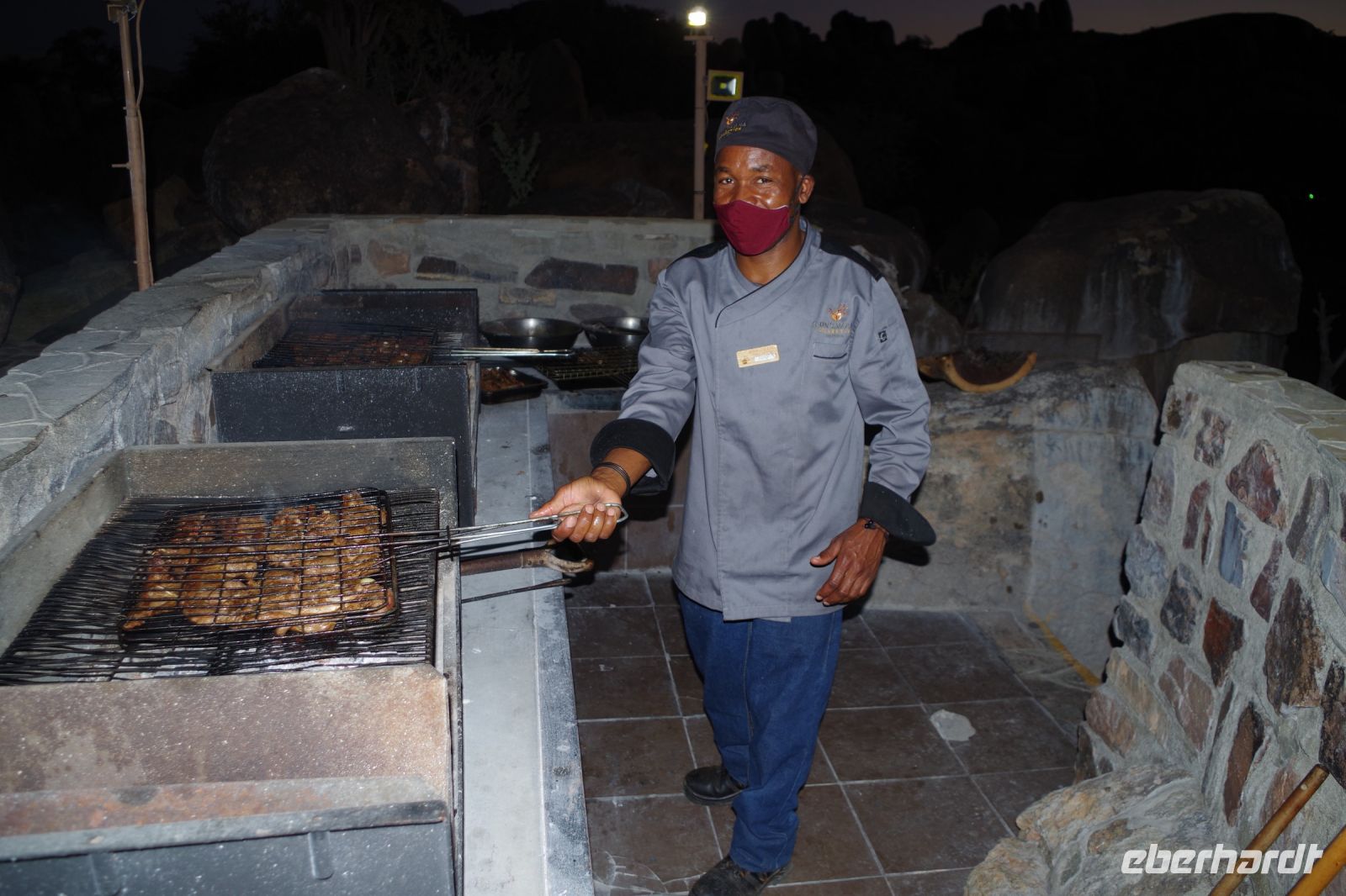 Fish River Canyon Lodge - unser Grillmeister &ndash; &copy; Annett Müller (Eberhardt TRAVEL)