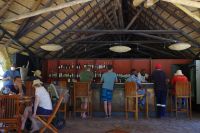 Mokuti Lodge - Treff an der Bar &ndash; &copy; Annett Müller (Eberhardt TRAVEL)