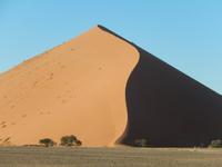 0442 Licht und Schatten im Sossusvlei &ndash; &copy; Patrick Fritzsche (Eberhardt TRAVEL)