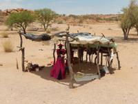 0742 Herero-Frau und Himba-Frau &ndash; &copy; Patrick Fritzsche (Eberhardt TRAVEL)
