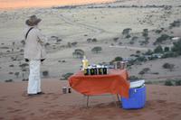 Sundowner in der Namib-Naukluft-Nationalpark &ndash; &copy; Sylvia Sann (Eberhardt TRAVEL)