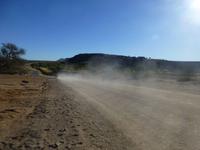 Gegenverkehr in Namibia &ndash; &copy; Kathrin Mickan (Eberhardt TRAVEL)
