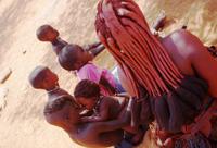 Besuch im Himbadorf &ndash; &copy; Annett Müller (Eberhardt TRAVEL)
