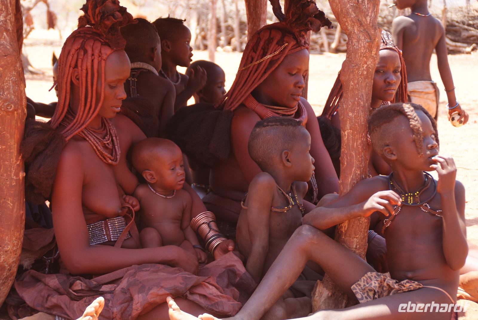 Himbafamilie (2) &ndash; &copy; Susanne Schirmann (Eberhardt TRAVEL)