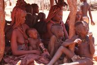Himbafamilie (2) &ndash; &copy; Susanne Schirmann (Eberhardt TRAVEL)
