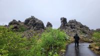 Rundreise Island - Spaziergang im Lava-Labyrinth Dimmuborgir &ndash; &copy; Franziska Bergmann (Eberhardt TRAVEL)