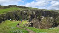 Rundreise Island - kleine Wanderung zur Schlucht Fjaðrárgljúfur &ndash; &copy; Franziska Bergmann (Eberhardt TRAVEL)