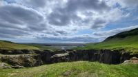 Rundreise Island - kleine Wanderung zur Schlucht Fjaðrárgljúfur &ndash; &copy; Franziska Bergmann (Eberhardt TRAVEL)