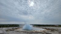 Rundreise Island - Ausflug Goldener Kreis // Strokkur &ndash; &copy; Franziska Bergmann (Eberhardt TRAVEL)