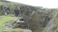 Rundreise Island - kleine Wanderung zur Schlucht Fjaðrárgljúfur &ndash; &copy; Franziska Bergmann (Eberhardt TRAVEL)