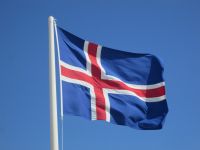 Isländische Flagge &ndash; &copy; Heike Heinen (Eberhardt TRAVEL)