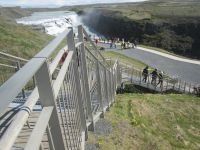 viele Treppen führen zum unteren Gullfoss