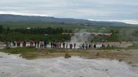 027_vor der Eruption von Strokkur &ndash; &copy; Nadine Schulz (Eberhardt TRAVEL)