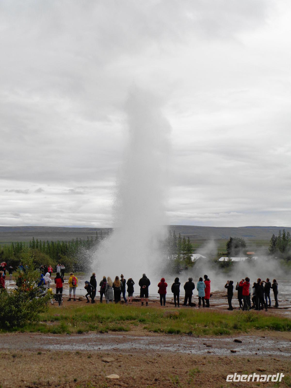 Island - Hochemperaturgebiet Haukadalur - Strokkur &ndash; &copy; Martina Häselbarth (Eberhardt TRAVEL)