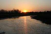 Sonnenuntergang im Chitwan-Nationalpark &ndash; &copy; Vicky Kern (Eberhardt TRAVEL)