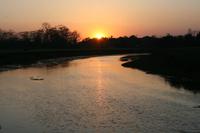 Sonnenuntergang im Chitwan-Nationalpark &ndash; &copy; Vicky Kern (Eberhardt TRAVEL)