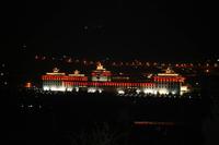 Thimphu Dzong bei Nacht &ndash; &copy; Vicky Kern (Eberhardt TRAVEL)