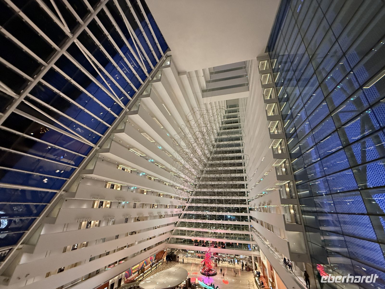 Lobby Marina Bay Sands Hotel &ndash; &copy; Leon Prinz (Eberhardt TRAVEL)