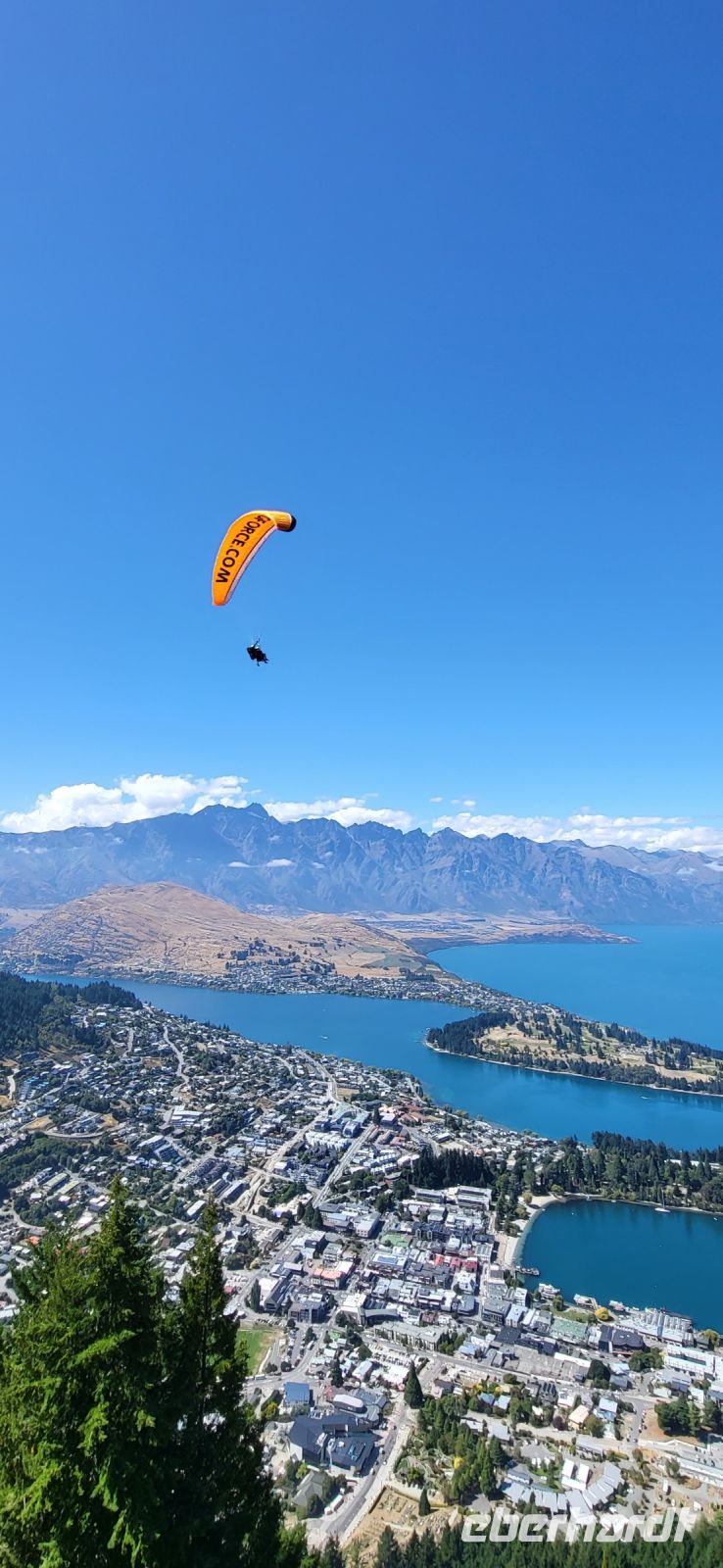 294 Paraglider  &ndash; &copy; Susanne Schirmann (Eberhardt TRAVEL)