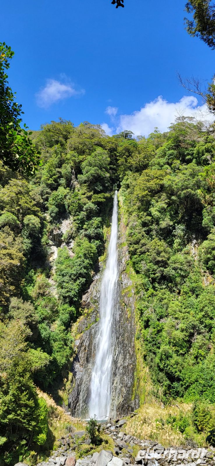 318 Thundercreek Falls &ndash; &copy; Susanne Schirmann (Eberhardt TRAVEL)
