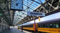 Rundreise Neuseeland // Wahrzeichen von Dunedin - der Bahnhof &ndash; &copy; Franziska Bergmann (Eberhardt TRAVEL)