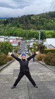 Rundreise Neuseeland // Franzi an der Baldwin Street - DIE steilste Straße der Welt &ndash; &copy; Franziska Bergmann (Eberhardt TRAVEL)