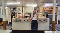 Rundreise Neuseeland // Eröffnung des Buffets auf der Milford Mariner im Milford Sound &ndash; &copy; Franziska Bergmann (Eberhardt TRAVEL)