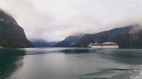 Rundreise Neuseeland // Kreuzfahrtschiff im Milford Sound &ndash; &copy; Franziska Bergmann (Eberhardt TRAVEL)
