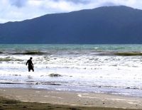 mutiger Schwimmer &ndash; &copy; Gina Egenolf (Eberhardt TRAVEL)