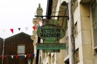 Kostümverleih für Garderobe der Viktorianischen Zeit &ndash; &copy; Gina Egenolf (Eberhardt TRAVEL)