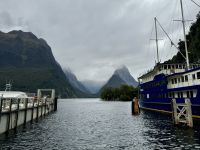 15. Reisetag – Von Dunedin zum Milford Sound – Einschiffung auf dem Ausflugsschiff Milford Mariner & Mitre Peak &ndash; &copy; Andreas Wolfsteller (Eberhardt TRAVEL)