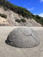 Moeraki Bolders (2) &ndash; &copy; Willi Thomas Krupp (Eberhardt TRAVEL)