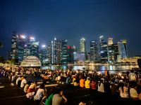 Nächtliche Kulisse von Singapur &ndash; &copy; Simone Willner (Eberhardt TRAVEL)