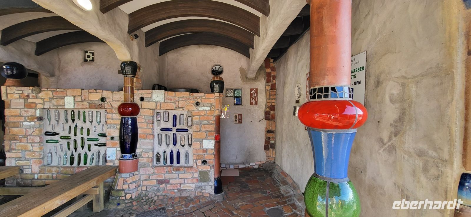 84 Hundertwasser Toilette &ndash; &copy; Susanne Schirmann (Eberhardt TRAVEL)