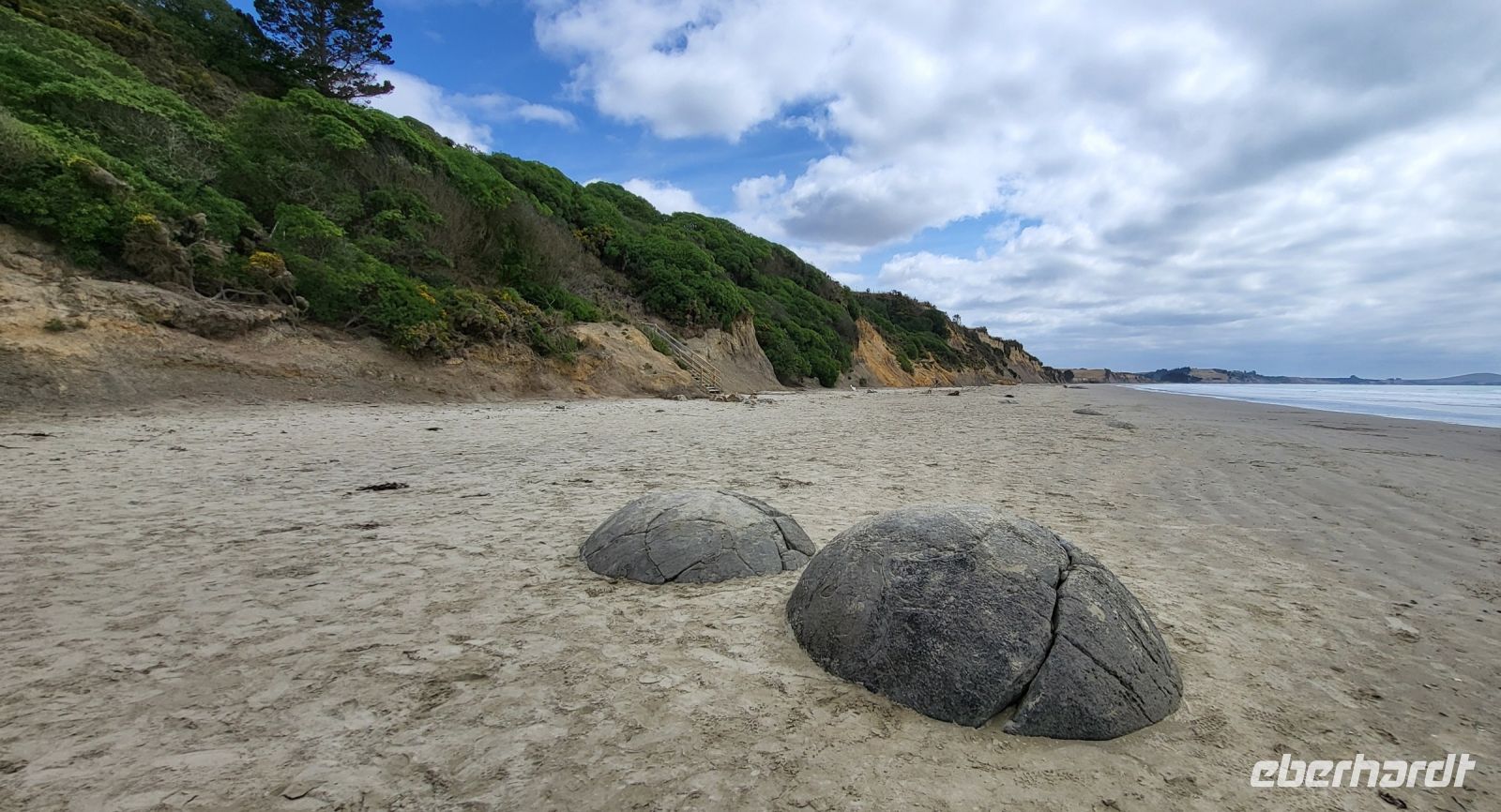 184 Moeraki Boulders &ndash; &copy; Susanne Schirmann (Eberhardt TRAVEL)
