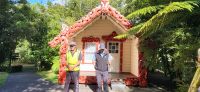 129 Unterwegs mit Maori Führer Joe &ndash; &copy; Susanne Schirmann (Eberhardt TRAVEL)