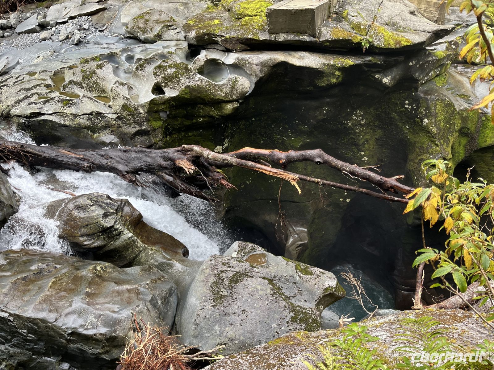 Chasm-Falls &ndash; &copy; Valentin Meyer-Plath (Eberhardt TRAVEL)