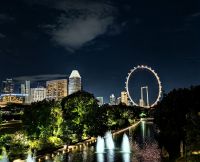 Skyline von Singapur mit dem Riesenrad