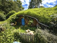 Liebevoll gepflegte Anlage von Hobbiton &ndash; &copy; Simone Willner (Eberhardt TRAVEL)