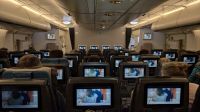 2 Zeitvertreib im Flugzeug.jpg &ndash; &copy; Michael Rass (Eberhardt TRAVEL)