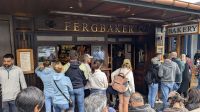 20241230 23 Schlange stehen vor dem Ferg´s Burger