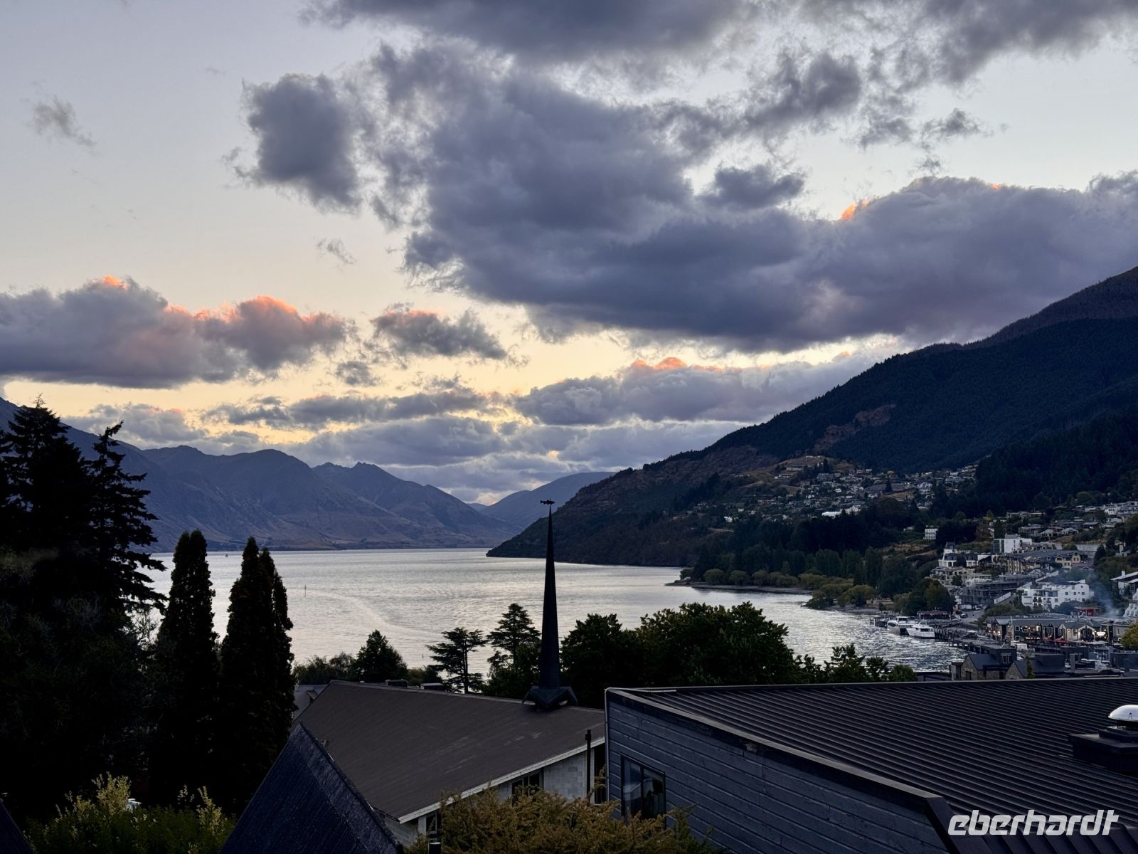 Tag 17 - Abendstimmung über Queenstown  &ndash; &copy; Christin Kuschka (Eberhardt TRAVEL)