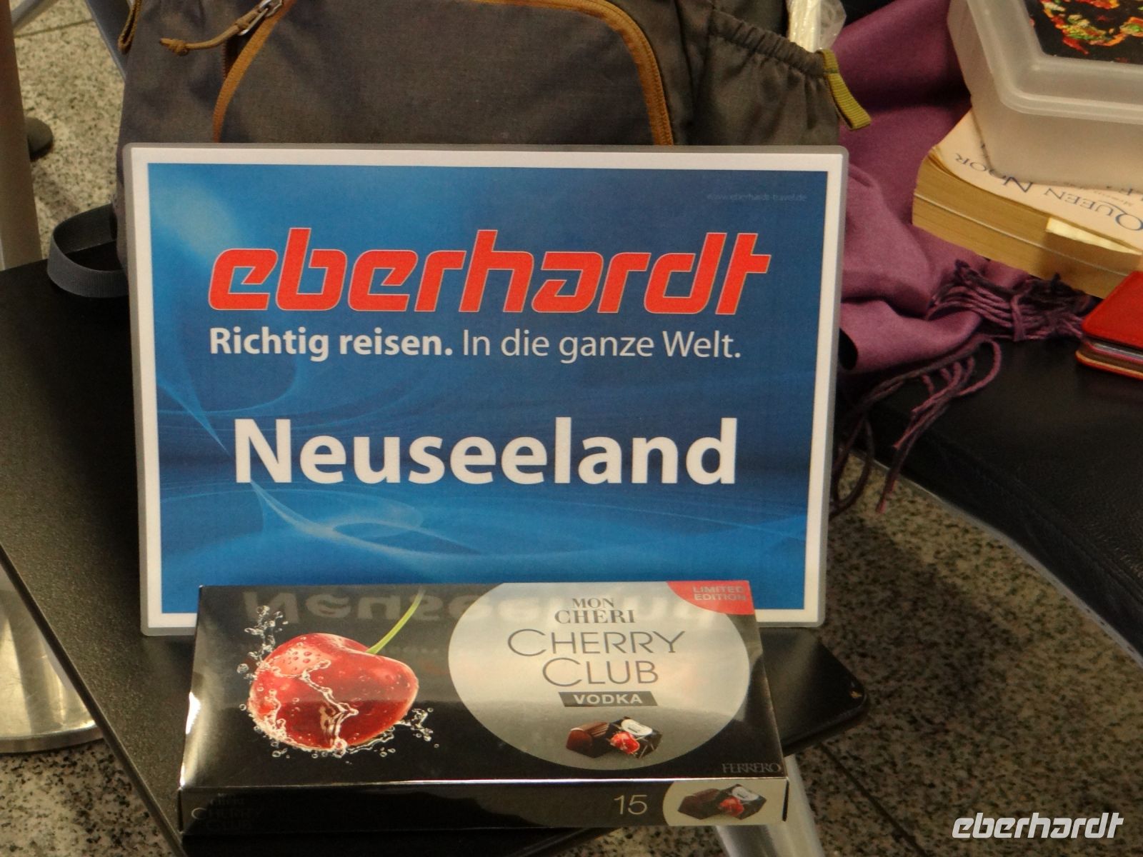 Mit Mon Cheri „stoßen“ wir auf unsere Weltreise an. &ndash; &copy; Vivian Kreft (Eberhardt TRAVEL)