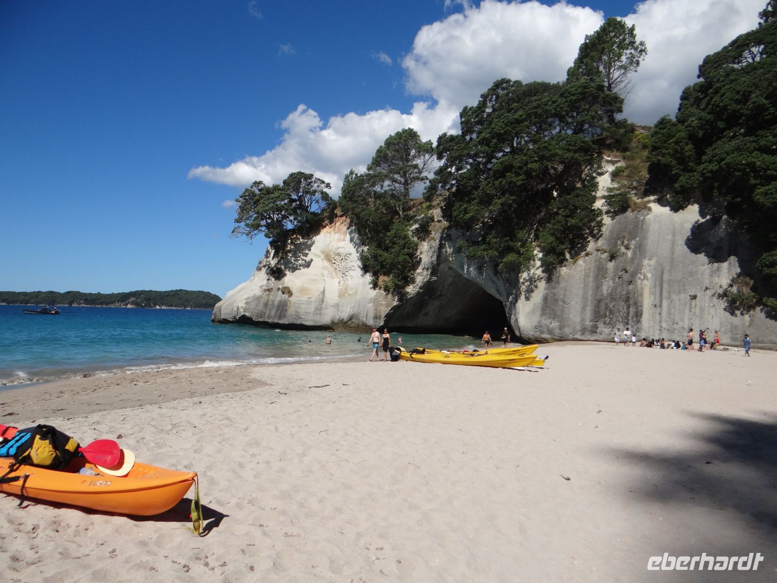 Cathedral Cove &ndash; &copy; Vivian Kreft (Eberhardt TRAVEL)