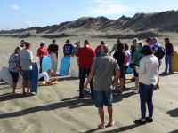 Ninety Miles Beach, Einweisung, wie man sicher über die Sanddüne rutscht &ndash; &copy; Vivian Kreft (Eberhardt TRAVEL)