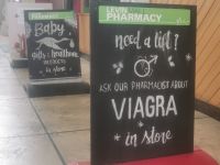 Levin, da hat sich die Apotheke sich etwas dabei gedacht.... &ndash; &copy; Vivian Kreft (Eberhardt TRAVEL)
