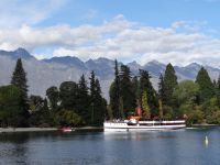 Queenstown, erinnert an den Vierwaldstätter See in der Schweiz. &ndash; &copy; Vivian Kreft (Eberhardt TRAVEL)