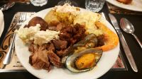 Große Rundreise Neuseeland: Hangi Buffet im Maori Dorf.  &ndash; &copy; Martina Wegener (Eberhardt TRAVEL)